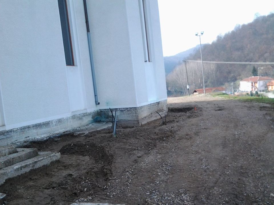 Uredjenje platoa Hrama Svetog Kneza Lazara